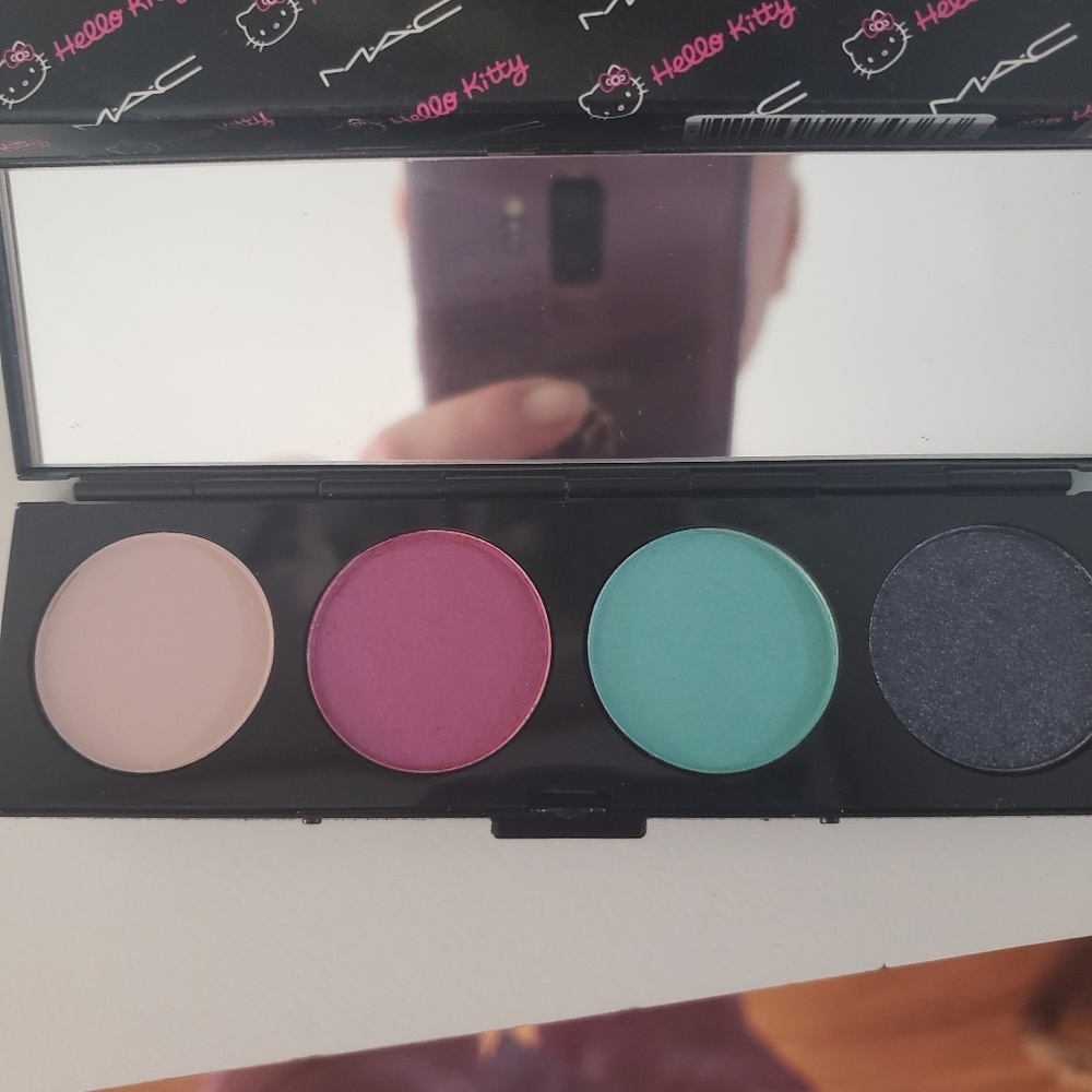 M.A.C. hello kitty eyshadow - Picture 2 of 5